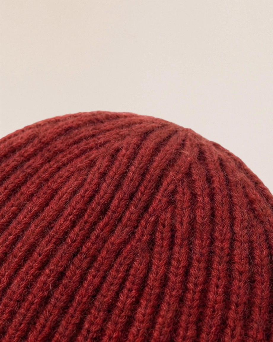 Close-up of VIONIS·XY scarlet merino wool knit, 16S yarn with plush texture and skin-friendly softness