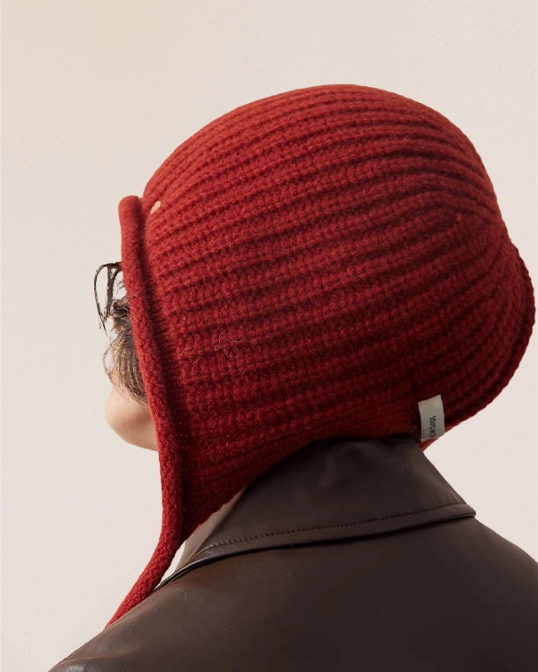 Scarlet VIONIS·XY merino bonnet side view, lightweight 80g knit with long ties and sculpted crown