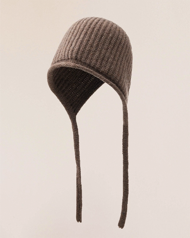 VIONIS·XY merino tie-bonnet flat lay, minimalist presentation in 100% 16S merino wool with elongated ties cocoa