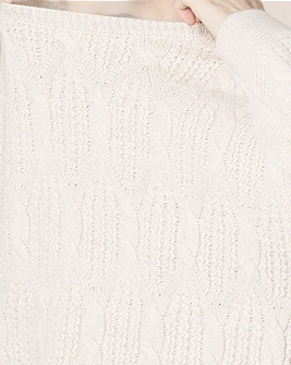 Detail of VIONIS·XY ivory white cable knit cashmere, 500g Grade-A Inner Mongolia cashmere with dense braided pattern