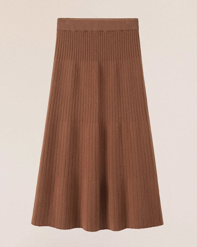 VIONIS·XY 360g classic camel cashmere maxi skirt detail shot, minimalist luxury crafted from 100% Inner Mongolian cashmere